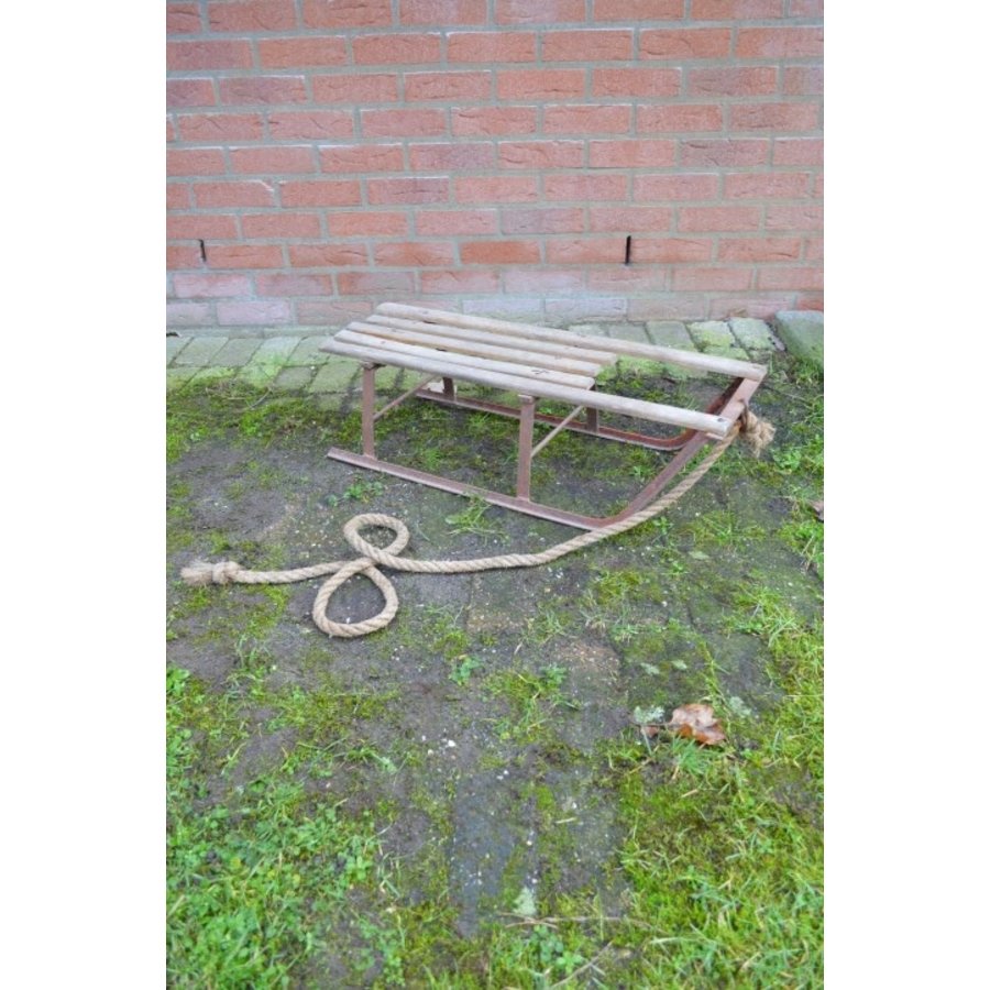 Traditionele houten slee met metalen glijders-3