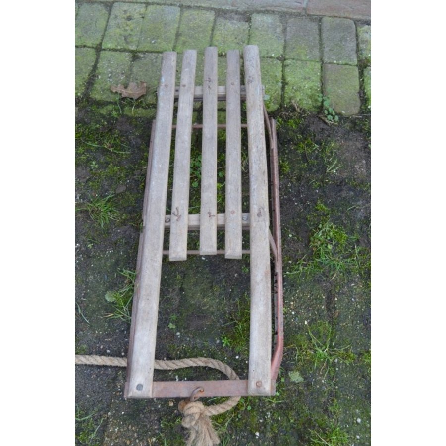 Traditionele houten slee met metalen glijders-4
