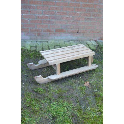 Zelfbouw houten slee 