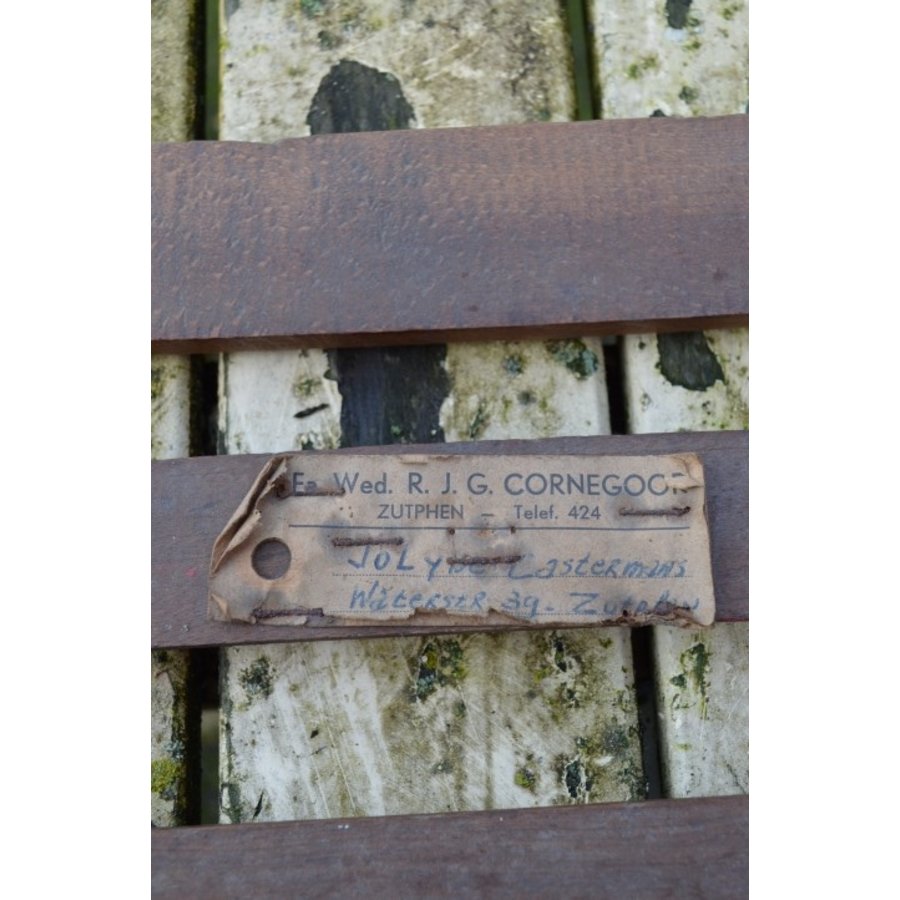 Grote metalen slee met houten zitlatten, geschikt voor plezier en decoratie-6