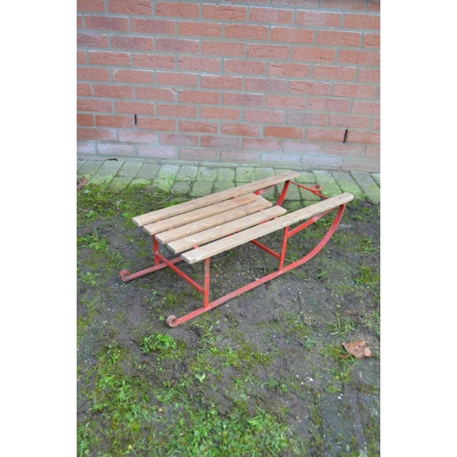 Metalen slee met houten latten-3