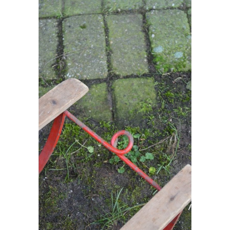 Stevige metalen slee met houten latten-5