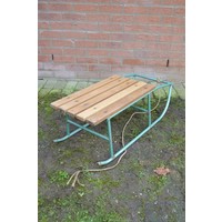 thumb-Groene metalen slee met houten latten-3