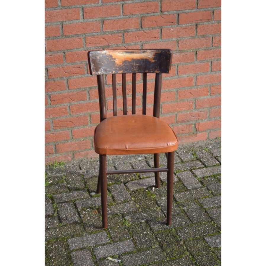 Vintage houten keukenstoel met skai leren zitting om op te knappen-1
