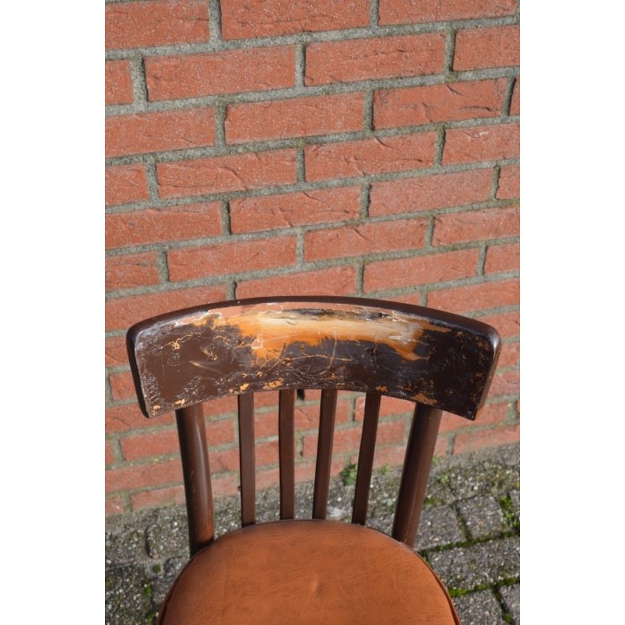 Vintage houten keukenstoel met skai leren zitting om op te knappen-2