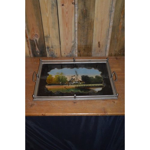 Oud dienblad met beschilderd glas 