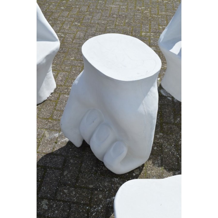 Fantastische betonnen tuinset in de vorm van handen en vuisttafel-9