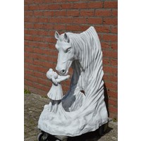 thumb-Meisje geeft paard water als betonnen waterornament voor de tuin-1