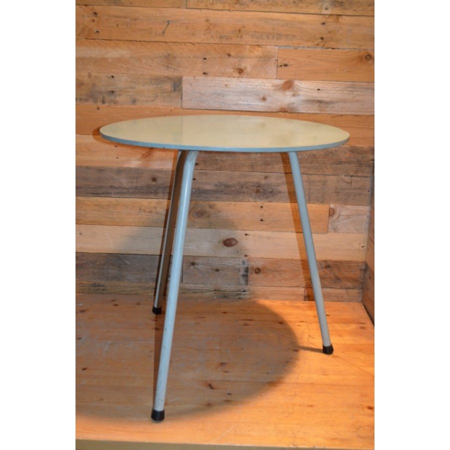 Retro driepoot bijzettafeltje met rond blad – Buizenframe tafel-2