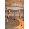 LoodsVol, Tweedehands Retro driepoot bijzettafeltje met rond blad – Buizenframe tafel