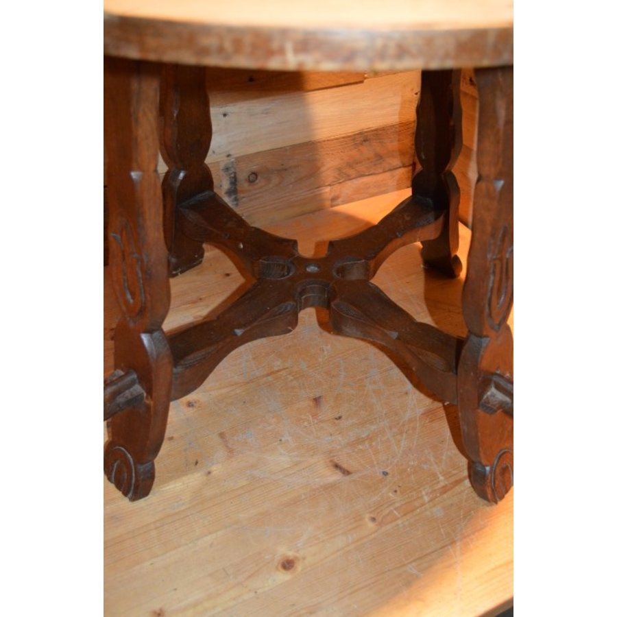 Oud eikenhouten bijzettafeltje met bewerkte poten – Opknapper tafel-3