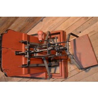 thumb-Ouderwetse houten weegbascule met metalen details-7