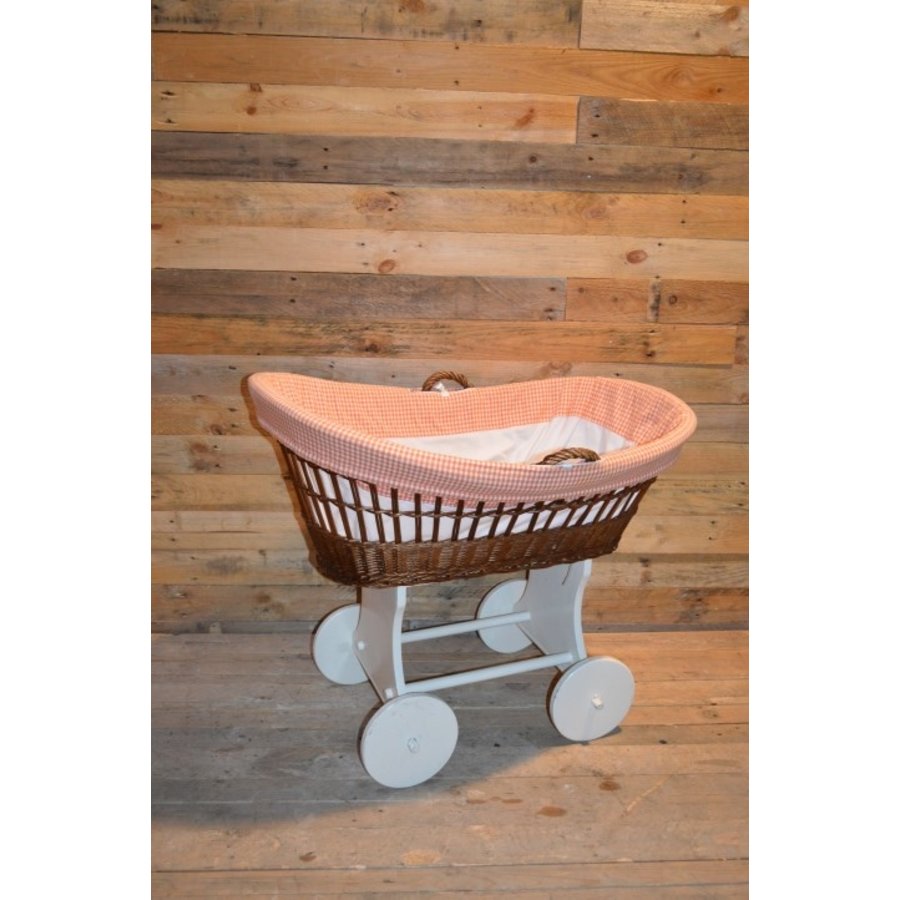 Baby  wiegje op wielen wilgentenen met hout brocante-2