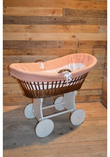 Baby wiegje wilgentenen op wielen 