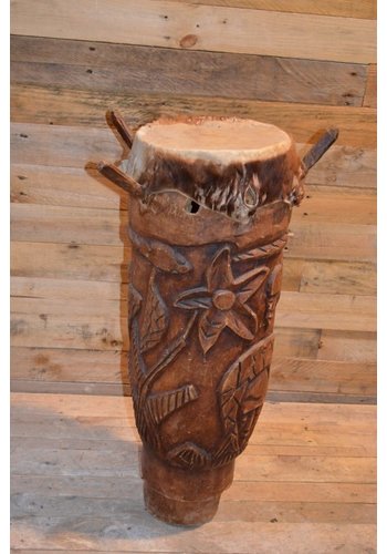 Afrikaanse djembe trommel met houtsnijwerk 