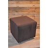 LoodsVol, Tweedehands Vintage vierkante hocker met wieltjes – Donkerbruine ribstof poef