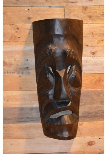 Masker van tropisch hout gemaakt 
