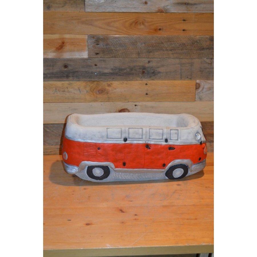 Ouderwetse bus van beton als decoratieve bloembak voor buiten-4