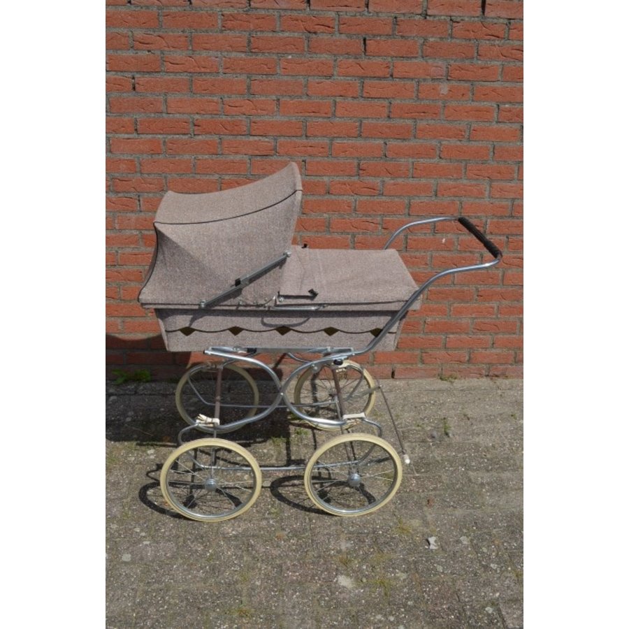 Retro kinderwagen met afneembare reiswieg-1