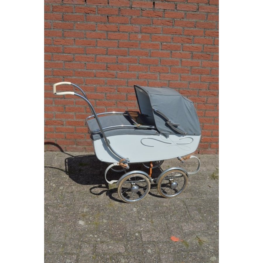 Vintage kinderwagen jaren 40 en 50 │ tweedehands Loodsvol.com Loodsvol.com