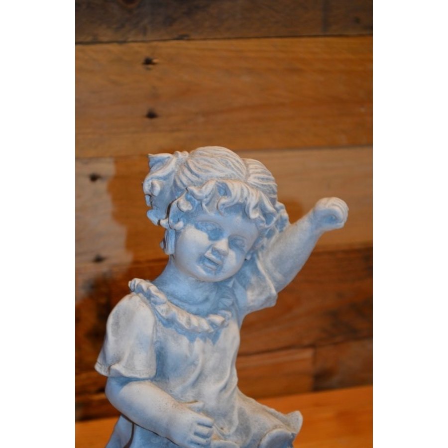 Leuke bloembak van een meisje dat op een schildpad zit-5