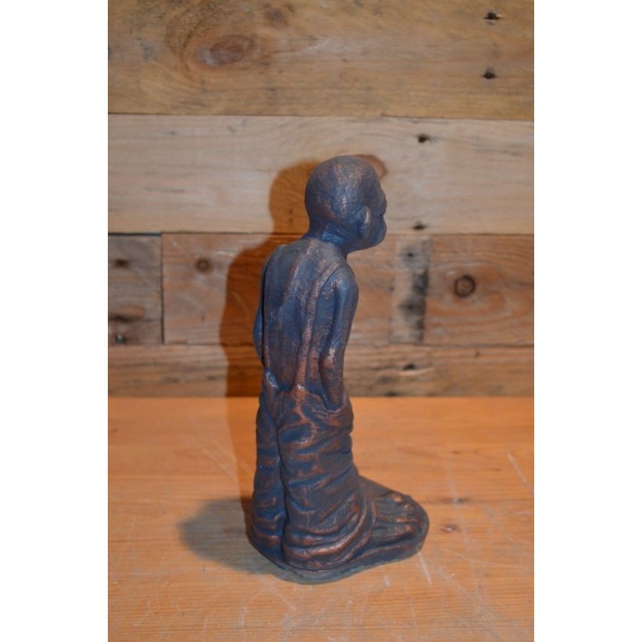 Opa Platvoet fantasiefiguur met grote voeten in oud brons-3