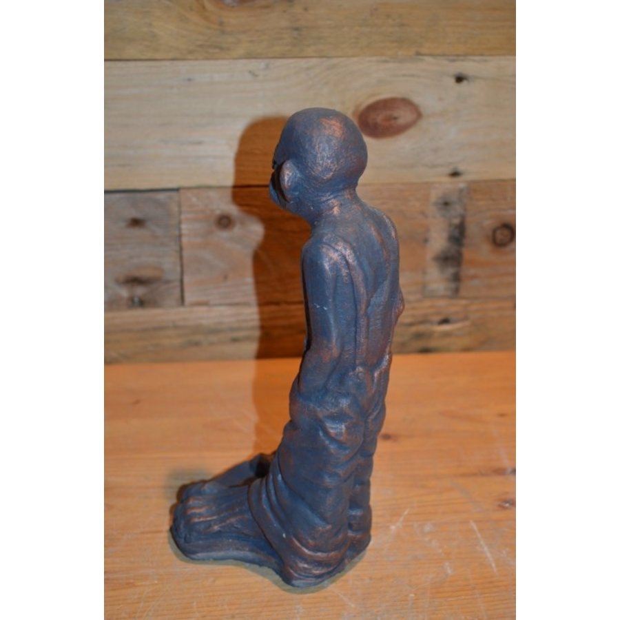 Opa Platvoet fantasiefiguur met grote voeten in oud brons-4