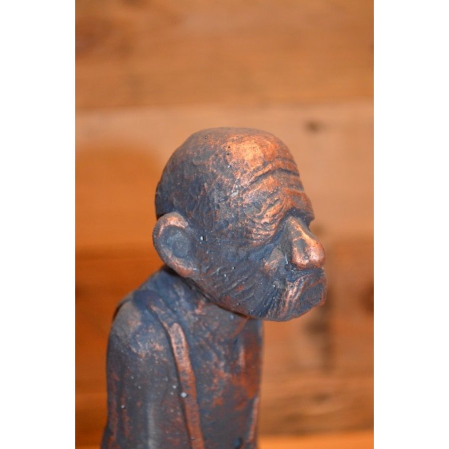 Opa Platvoet fantasiefiguur met grote voeten in oud brons-5