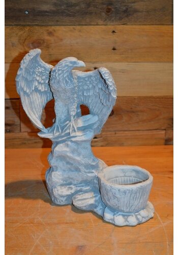 Betonnen beeld Adelaar met bloempotje 