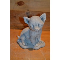 thumb-Zittende Chihuahua van beton met sprekende blik-1