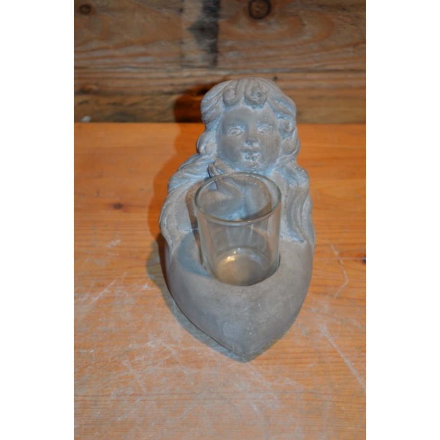 Betonnen beeldje van meisje met glaasje voor waxinelichtje-1