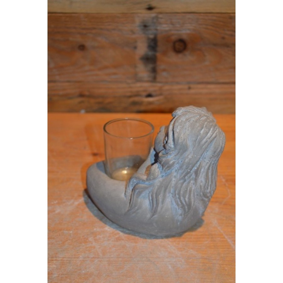 Betonnen beeldje van meisje met glaasje voor waxinelichtje-3