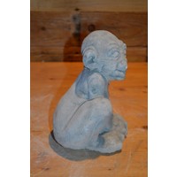 thumb-Betonnen beeld van hurkende trol in denkpose-2