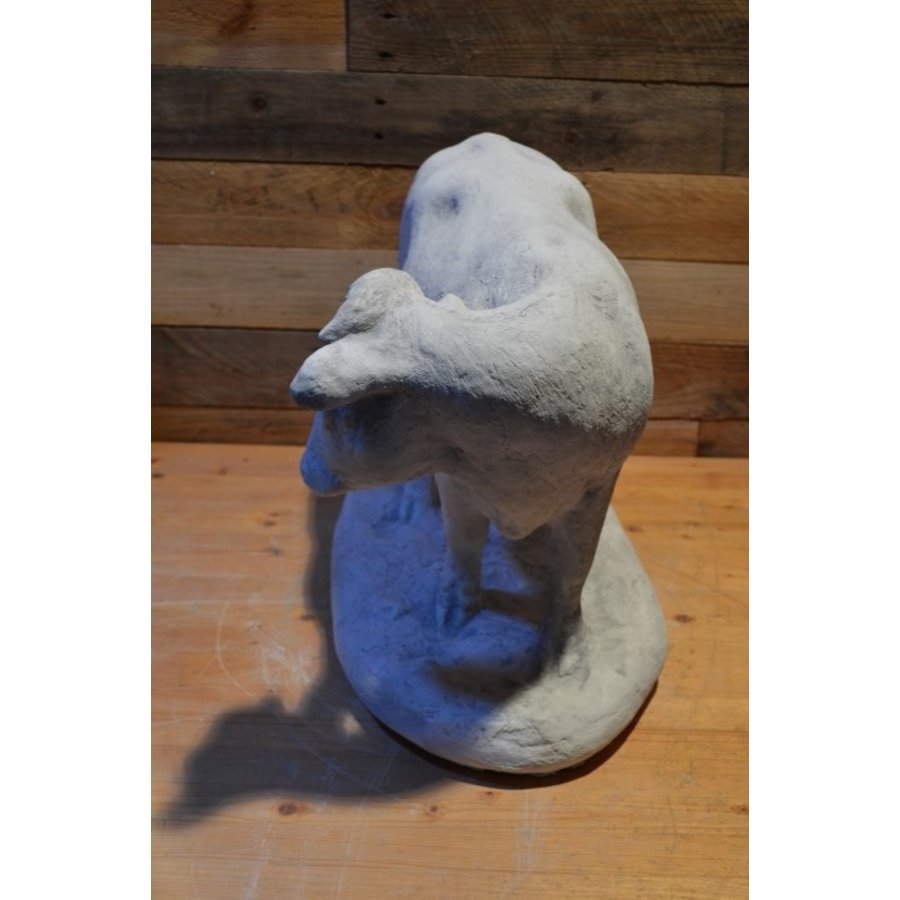 Betonnen koe die naar rechts kijkt, natuurgetrouw tuinbeeld-4