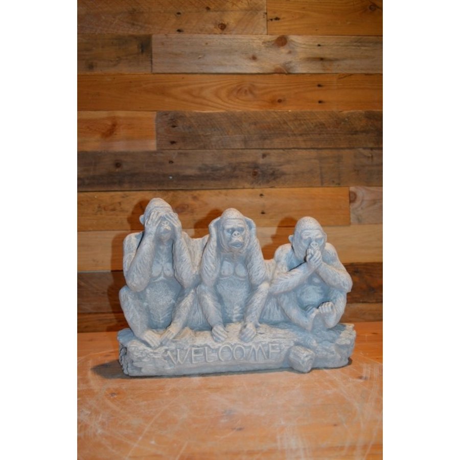 Betonnen beeld van drie apen die zien, horen en zwijgen uitbeelden-1