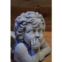 thumb-Lief betonnen beeldje van een denkend engeltje met vleugels-2