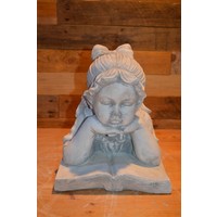 thumb-Betonnen kinderbeeld van lezend meisje met strik – tuinbeeld vol charme-2