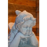 thumb-Betonnen kinderbeeld van lezend meisje met strik – tuinbeeld vol charme-5