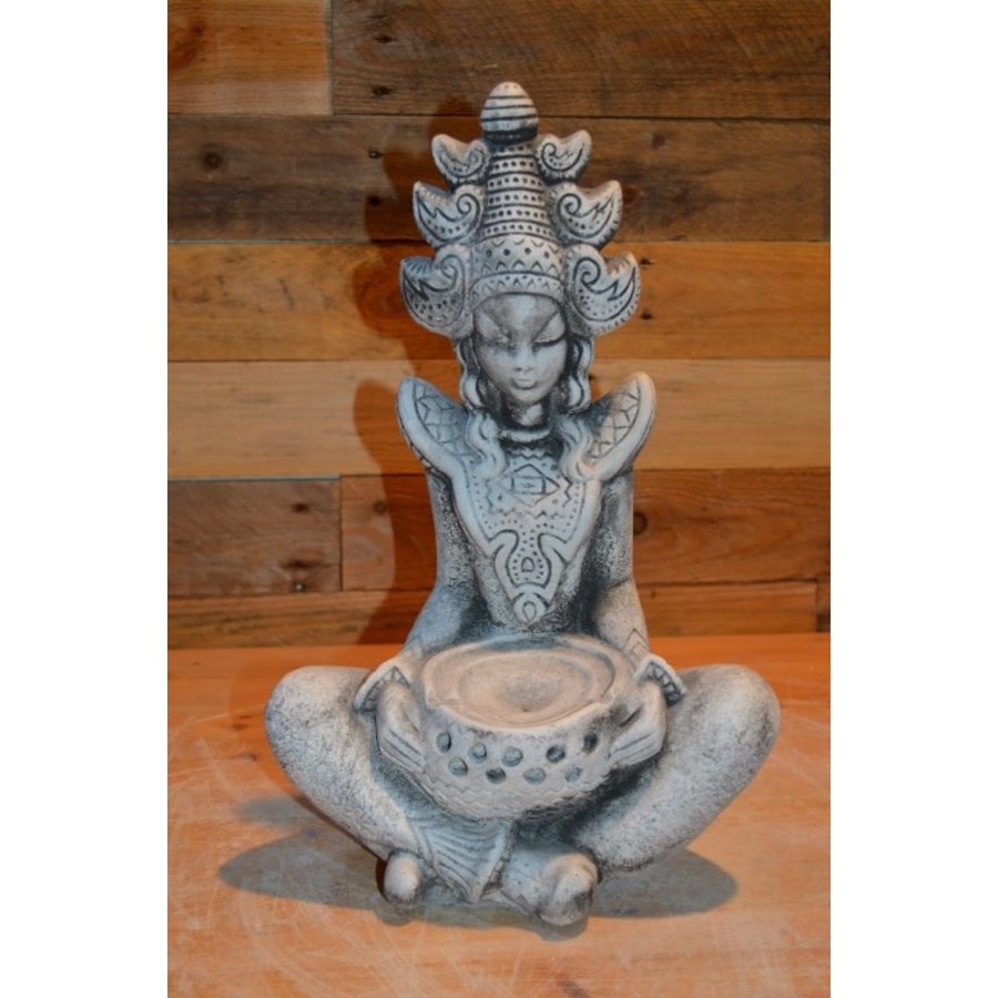 Shiva in vrouwelijke gedaante – betonnen beeld met kaarsenbakje-1