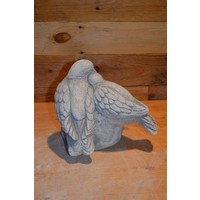 thumb-Betonnen duivenbeeld – vader en moeder duif op nest met jonge duifjes-3