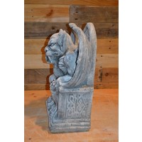 thumb-Betonnen Gargoyle – zittende waterspuwer op troon met vleugels-5
