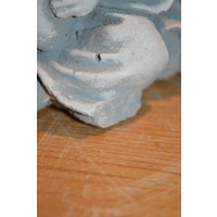 thumb-Betonnen beeld van twee koesterende kinderengeltjes met hartje-2