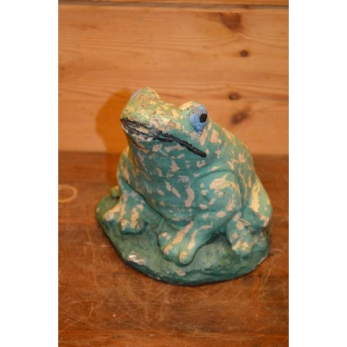 Tweedehands betonnen kikker 
