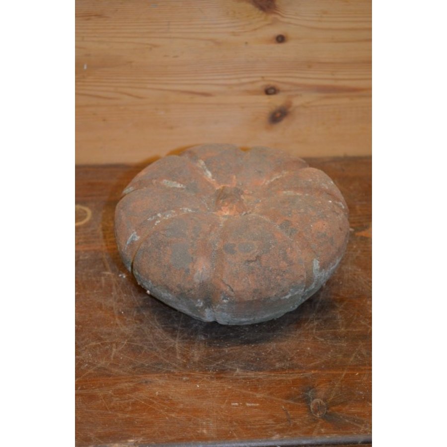 Geleefde terracotta pompoen als herfstdecoratie-1