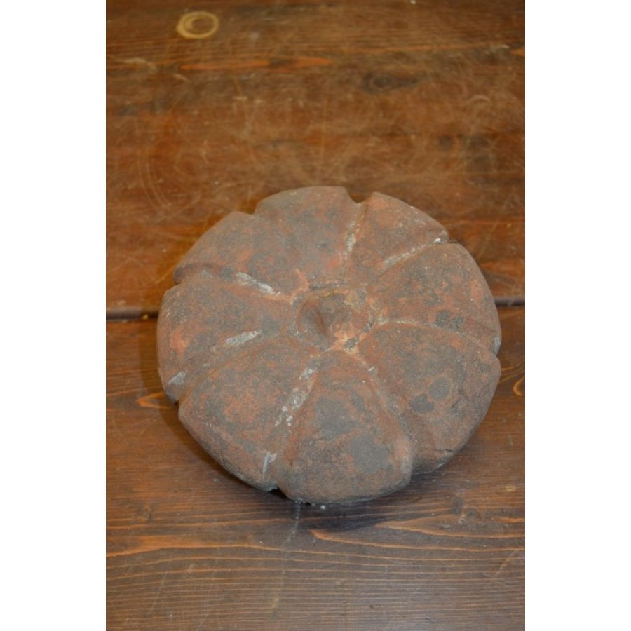 Geleefde terracotta pompoen als herfstdecoratie-2