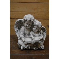 thumb-Betonnen beeld van twee engelen die samen een boek lezen-1