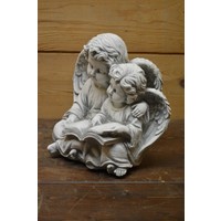 thumb-Betonnen beeld van twee engelen die samen een boek lezen-4