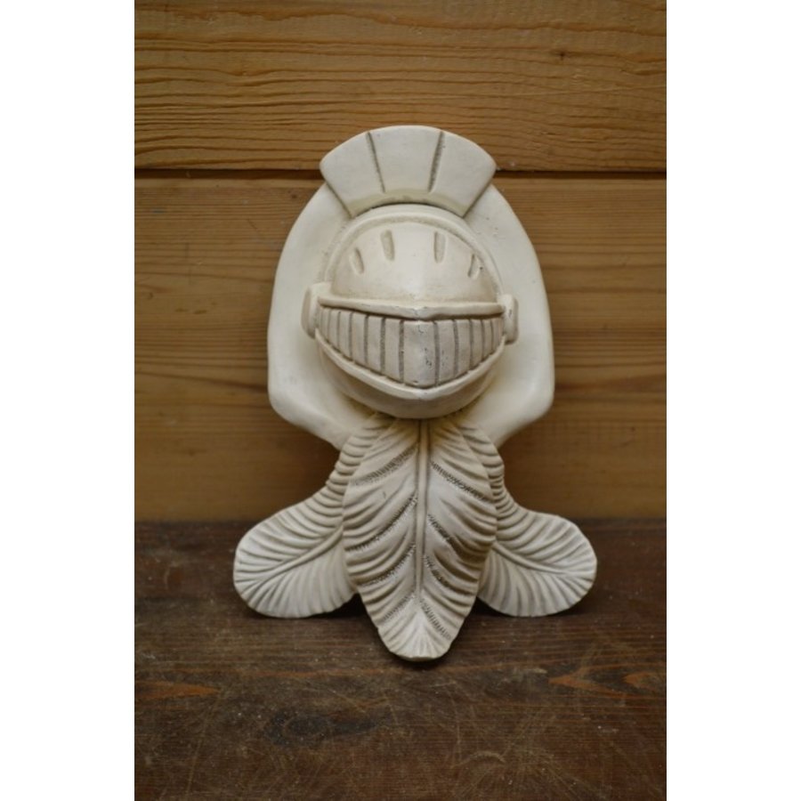 Ridderlijk wandornament met harnashelm op schild-1