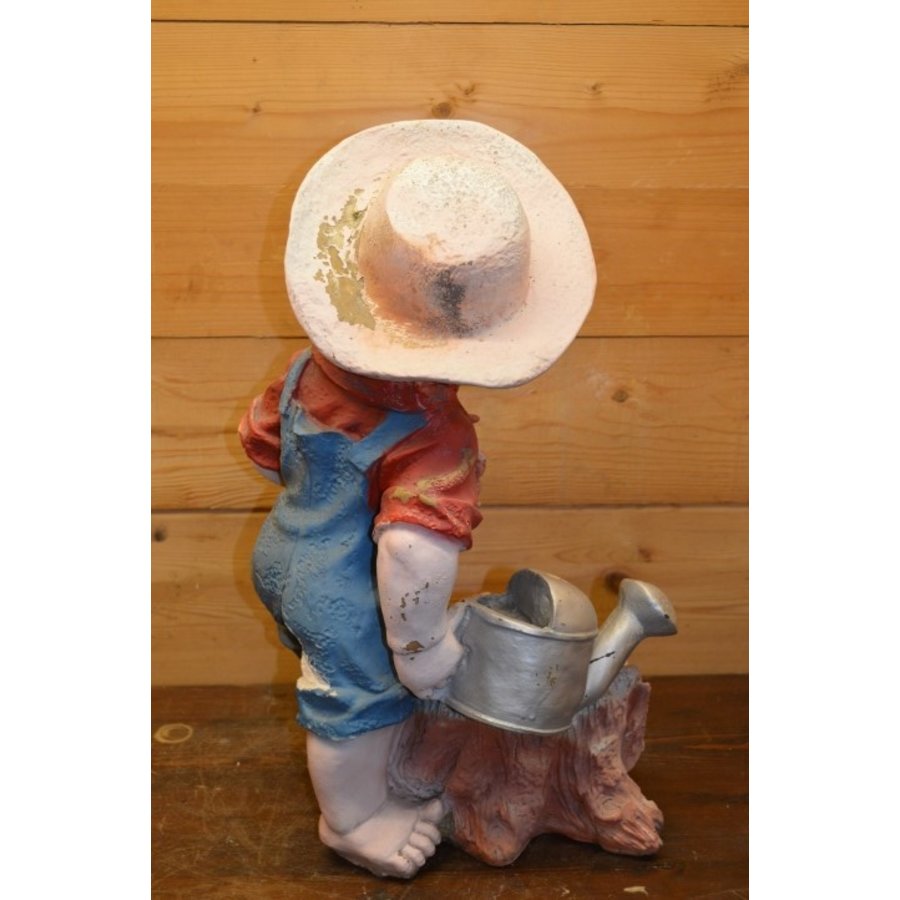Vintage tuinbeeld van jongen met gieter en geïntegreerde plantenbak-5