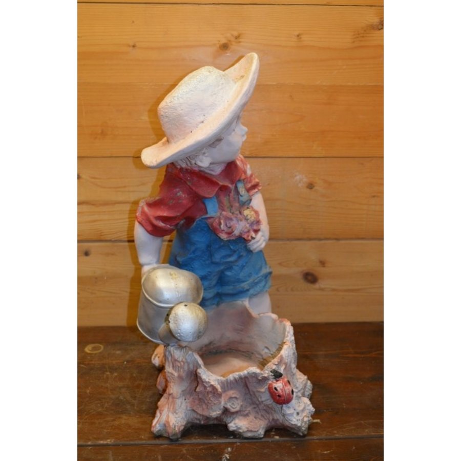 Vintage jongen met gieter en plantenbak-6